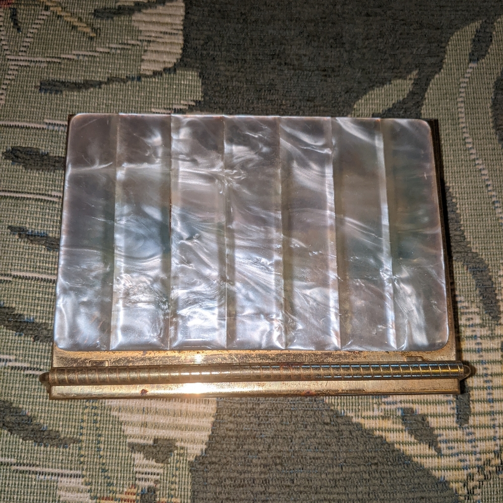 VTG Volupte mother of pearl compact